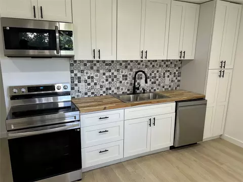 206 N 3rd St, Lott, TX 76656