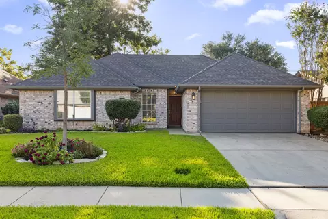 1125 Briar Oaks Dr, Irving, TX 75060