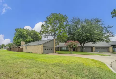 1806 Eastwood Ct, Grand Prairie, TX 75050