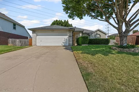2368 Warrington Dr, Grand Prairie, TX 75052