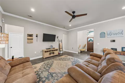 Living - 10305 Aquilla Trl, Waco, TX 76708 photo 2 of 2