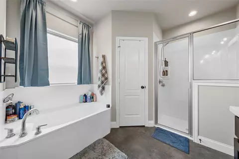Bath - 10305 Aquilla Trl, Waco, TX 76708 photo 3 of 4