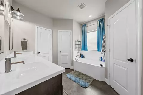 Bath - 10305 Aquilla Trl, Waco, TX 76708 photo 2 of 4