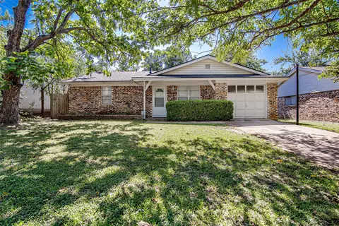 1403 Roberts Ave, Cleburne, TX 76033