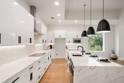106 Solomon Adams, Blanco, TX 78606