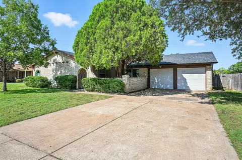 6304 Lavano Dr, Edgecliff Village, TX 76134