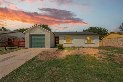 3808 Longmeadow Way, Fort Worth, TX 76133