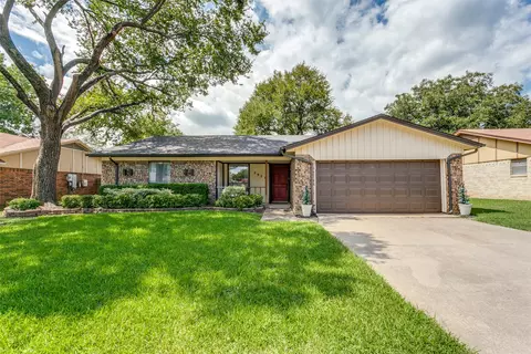 2921 Murphy Dr, Bedford, TX 76021