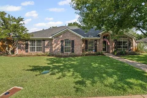 441 Dove Ln, Fort Worth, TX 76108