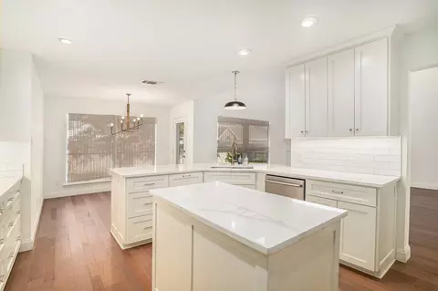 804 Redbud Rd, Burleson, TX 76028