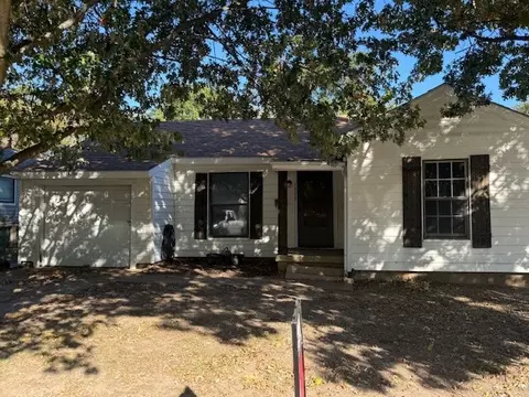 1711 N Ricketts St, Sherman, TX 75092