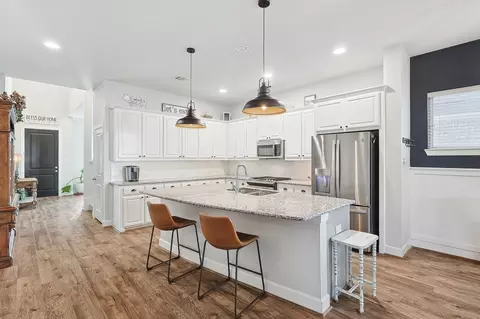 Kitchen - 1016 Lamp Post Ln, Argyle, TX 76226 photo 2 of 3