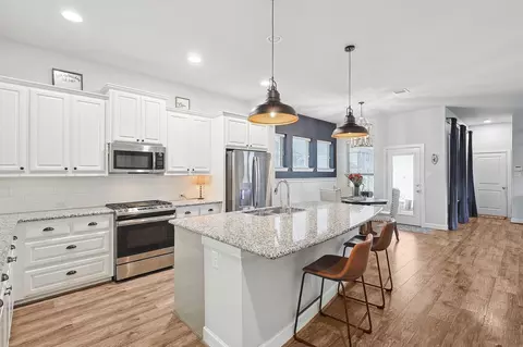Kitchen - 1016 Lamp Post Ln, Argyle, TX 76226 photo 3 of 3