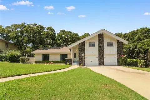 2803 Oak Cliff Ln, Arlington, TX 76012