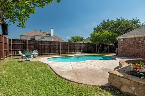 Exterior - 119 Windsor Dr, Murphy, TX 75094 photo 5 of 8