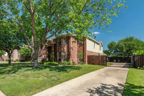 Exterior - 119 Windsor Dr, Murphy, TX 75094 photo 3 of 8