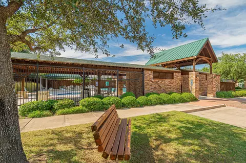 Exterior - 119 Windsor Dr, Murphy, TX 75094 photo 6 of 8