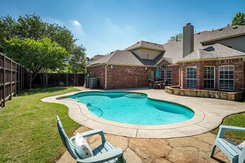 Exterior - 119 Windsor Dr, Murphy, TX 75094 photo 2 of 8