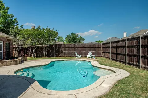 Exterior - 119 Windsor Dr, Murphy, TX 75094 photo 4 of 8
