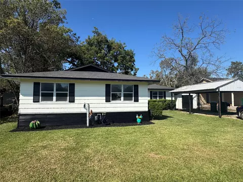 402 N Hughes St, Howe, TX 75459