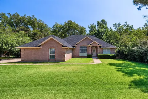 8911 Magnolia Vale Dr, Granbury, TX 76049