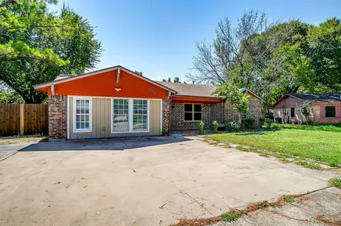 2728 Foxcroft Cir, Denton, TX 76209