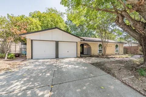 6904 Echo Hill Dr, Watauga, TX 76148