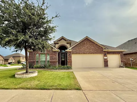 8916 Copper Crossing Dr, Fort Worth, TX 76131