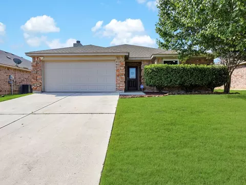 653 Fossil Wood Dr, Saginaw, TX 76179