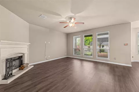 Living - 10420 Langham Dr, Waco, TX 76708 photo 3 of 5
