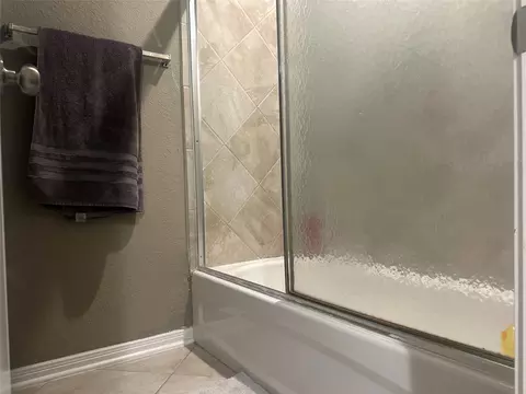 Bath - 10420 Langham Dr, Waco, TX 76708 photo 3 of 4