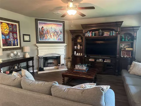 Living - 10420 Langham Dr, Waco, TX 76708 photo 5 of 5