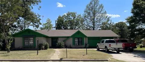 2506 SE 11th St, Mineral Wells, TX 76067