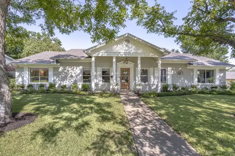 4217 Dawn Dr, Benbrook, TX 76116