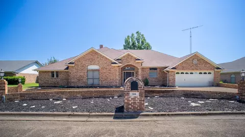 906 Greenleaf Dr, Mexia, TX 76667
