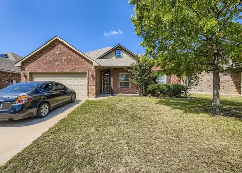 917 John Kennedy Dr, Saginaw, TX 76179