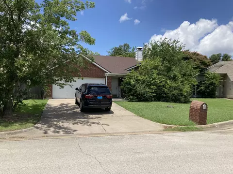 6702 Flamewood Dr, Arlington, TX 76001