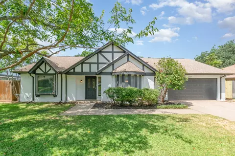 3205 Princess St, Bedford, TX 76021