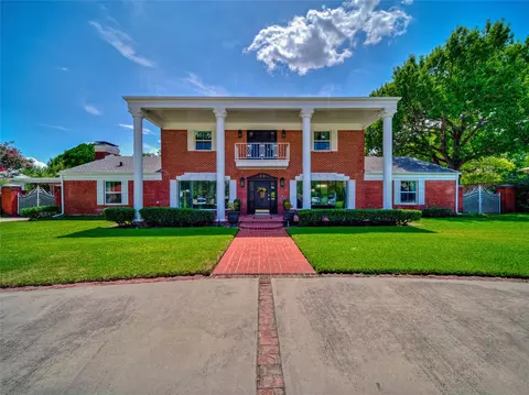210 E Northgate Dr, Irving, TX 75062