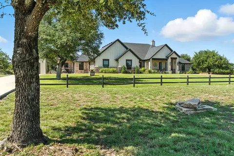 1049 Timber Hills Dr, Weatherford, TX 76087