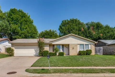 3124 Whisperwood Ln, Bedford, TX 76021