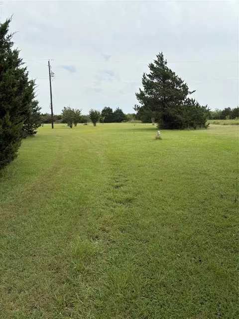 126 Meadowview Ln, Point, TX 75472