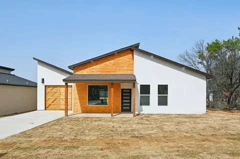 828 Indian Dr, Granbury, TX 76048