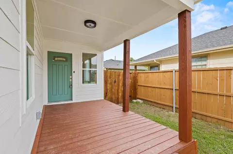 607 W Sears St, Denison, TX 75020
