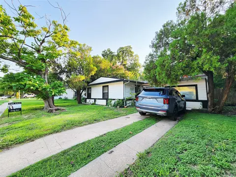 702 Jonathan Ln, Arlington, TX 76010