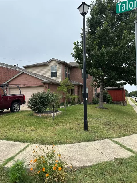 2044 Talon Dr, Lewisville, TX 75077