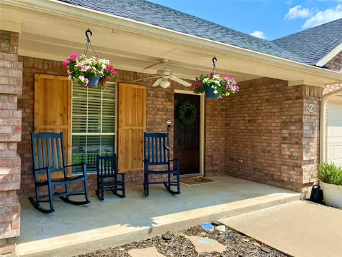 2 Broadmoor Ct, Bonham, TX 75418