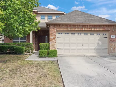 1122 Red Robin Dr, Aubrey, TX 76227