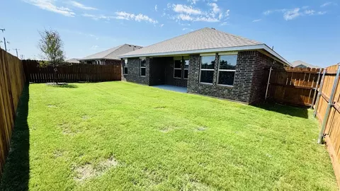 Exterior - 532 Marsh St, Cleburne, TX 76033 photo 3 of 4