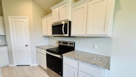 Entry Way - 532 Marsh St, Cleburne, TX 76033 photo 1 of 2